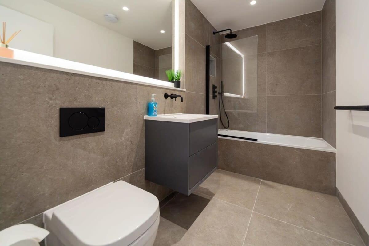 Modern 2 Bedroom Apartment In Wimbledon 伦敦 外观 照片