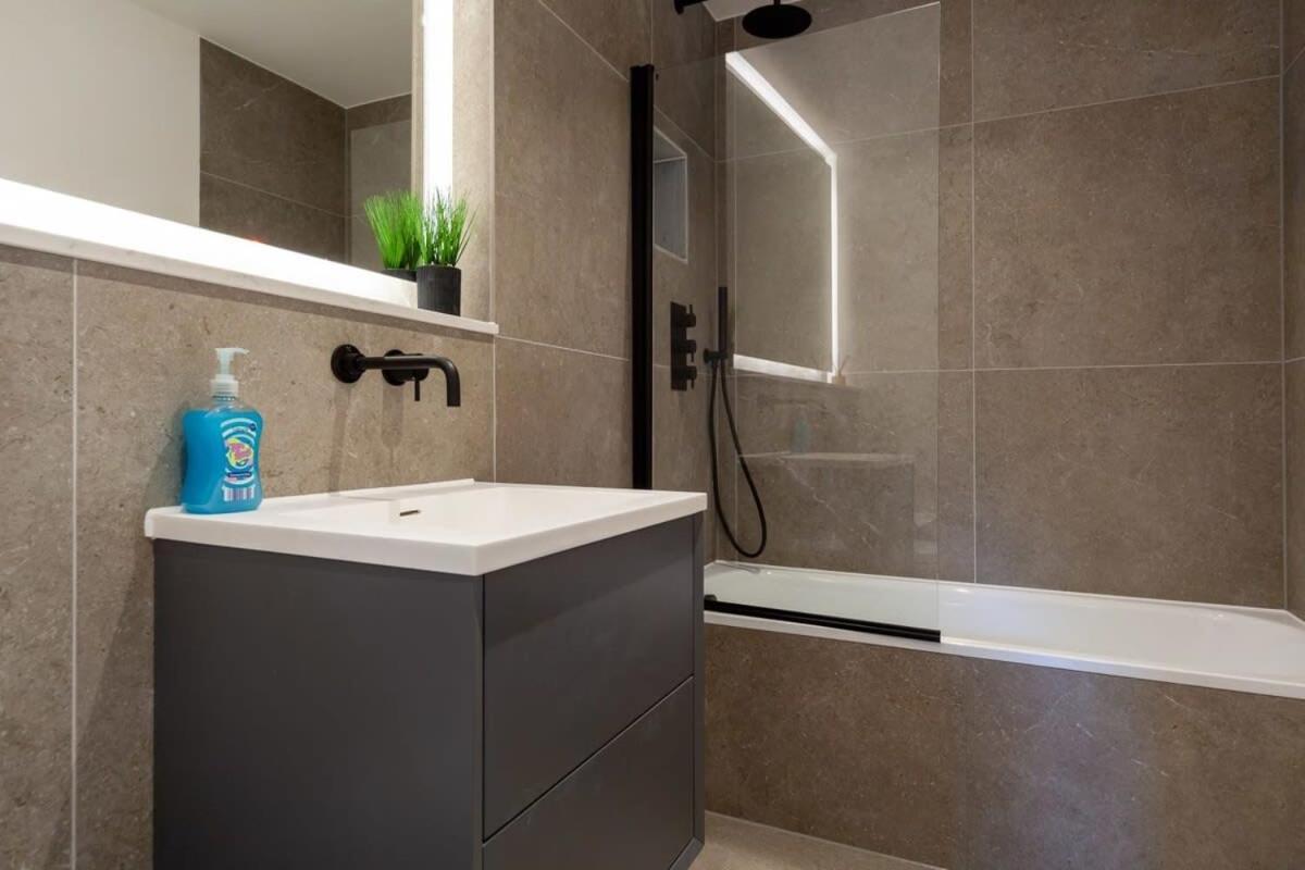 Modern 2 Bedroom Apartment In Wimbledon 伦敦 外观 照片
